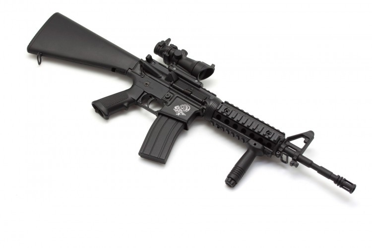 Модель сувенирная в виде оружия Microgun L M4A1 RIS с ручкой стандартный приклад оптический прицел