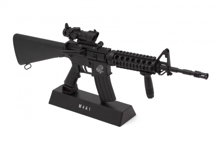 Модель сувенирная в виде оружия Microgun L M4A1 RIS с ручкой стандартный приклад оптический прицел