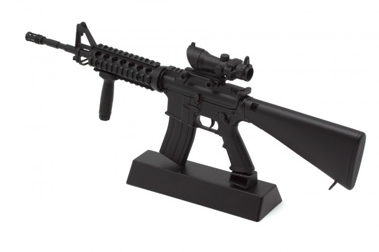 Модель сувенирная в виде оружия Microgun L M4A1 RIS с ручкой стандартный приклад оптический прицел
