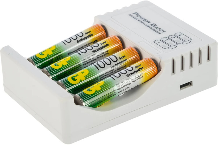 Зарядное устройство с аккумуляторами GP GP100AAHC/CPB-2CR4 на 4 канала